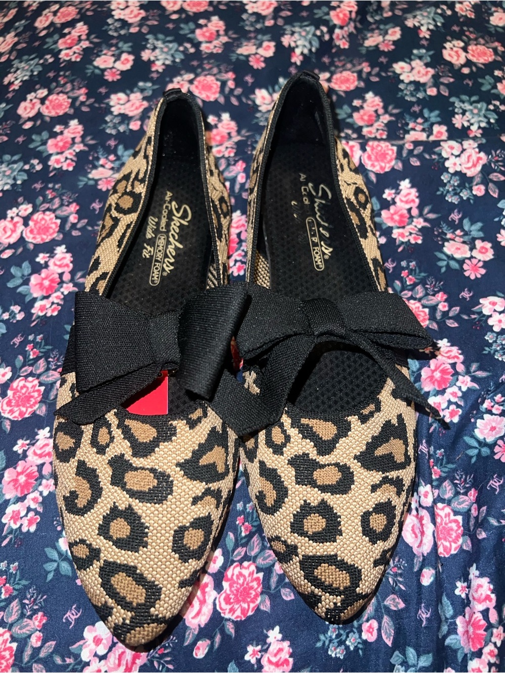 Sketchers Cleo pointed toe leopard print flats in woman’s size 11 wide